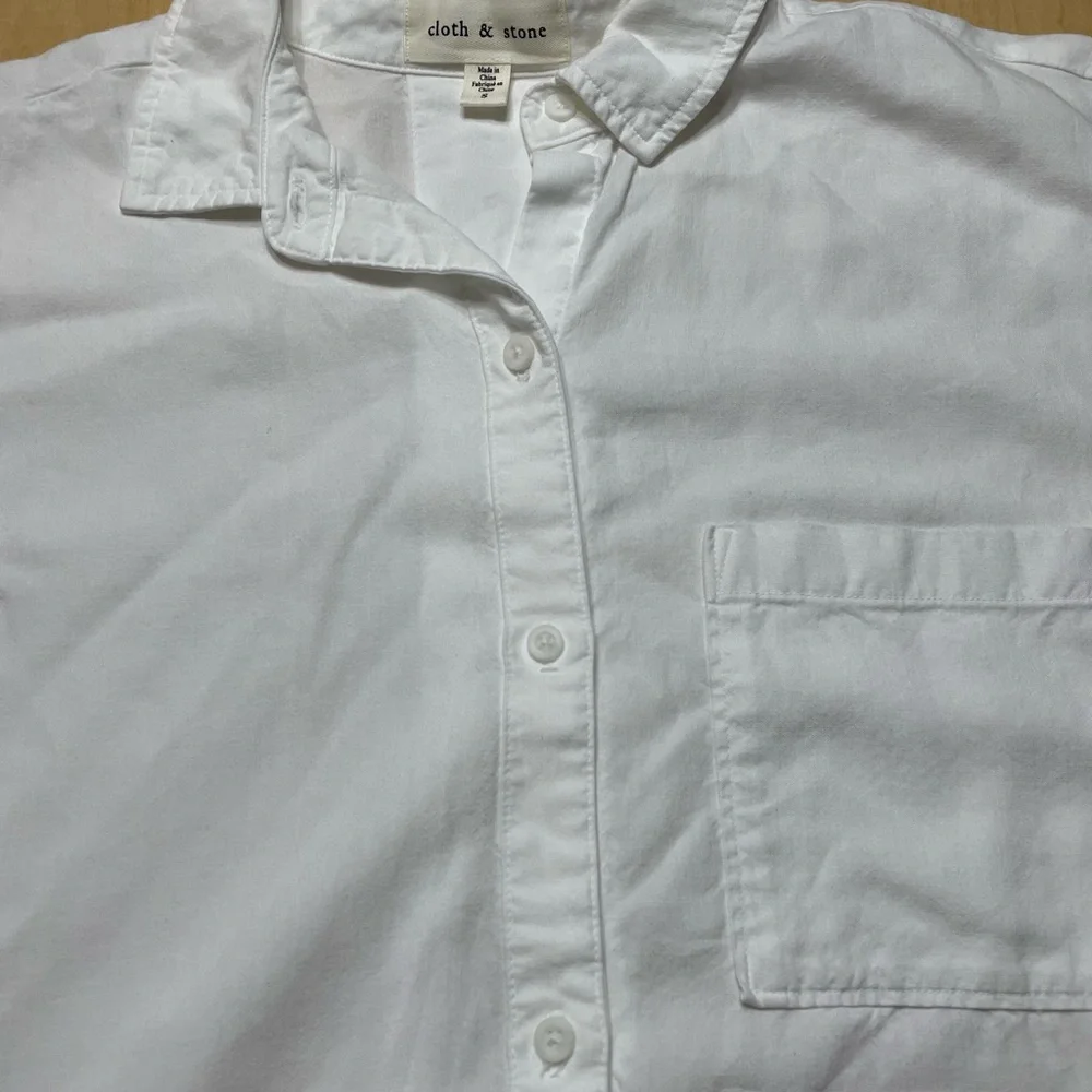 Cloth & Stone Crisp White Rolled Short Sleeve Point Collar Button Down Top Small - Picture 4 of 10
